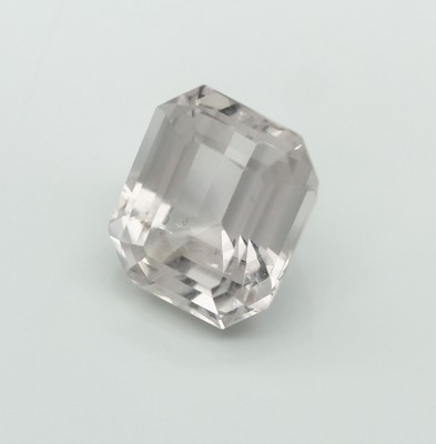 Loser Kunzit, im Emerald Cut ca. 22.2 ct, 