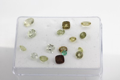 Lot 16 Chrysoberylle, zus. ca. 10.3 ct, versch. Schliffformen