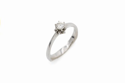 18 kt Gold Brillant-Ring, WG 750/000, Brillant ca. 0.25 ct Weiß/si, RW 56, ca. 4.0 g