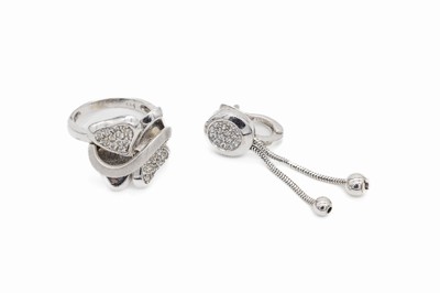 14 kt Gold Schmuckset, WG 585/000, Similisteinbesatz, Ring, RW 56, und einzelner Ohrstecker, L. ca. 4 cm, ca. 11.8 g