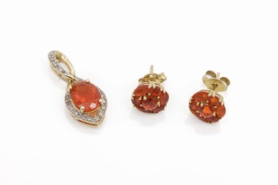 14 kt Gold Feueropal-Konvolut, GG 585/000, best. aus: Paar Ohrstecker und Anhänger, Feueropale in versch. Größen und Schliffarten,Anhänger mit ...