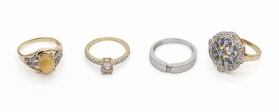9 kt Gold Konvolut 4 Ringe mit Farbsteinen, GG/WG 375/000, best. aus: Ring mit 9 rundfacett. Saphiren zus. ca. 1.44 ct, 16 weiße Saphire zus. ca. ...