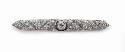 Platin Diamant-Brosche, Platin gepr., 1 Altschliff-Diamant ca. 0.40 ct, 48 Diamanten zus. ca. 1.50 ct Weiß/si, ca. 8.5 g, L. ca. 6.5 cm