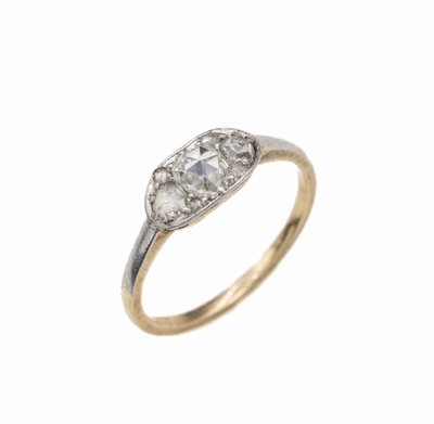 14 kt Gold Diamant-Ring um 1910, GG 585/000gepr., Schauseite platiniert, 7 Diam.-Rosen zus. ca. 0.14 ct, RW 49.5