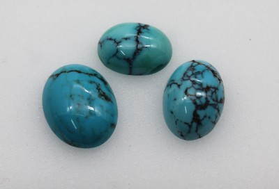 Lot 3 lose Türkise, Cabochons, zus. ca. 38.52 ct