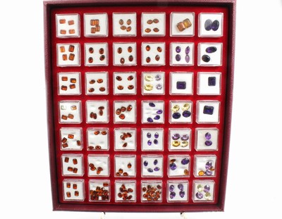 Lot lose Farbsteine, Citrine und Amethyste, zus. ca. 205 ct, versch. Schliffformen und Größen
