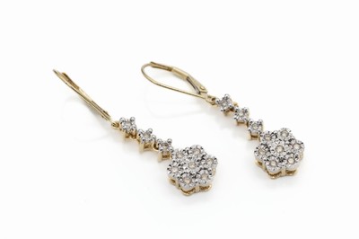 Paar 14 kt Gold Brillant-Ohrgehänge, GG 585/000, 20 Brillanten zus. ca. 0.20 ct Weiß/si in WG gefasst, beweglich, L. ca. 3.5 cm, ca. 4.5 g