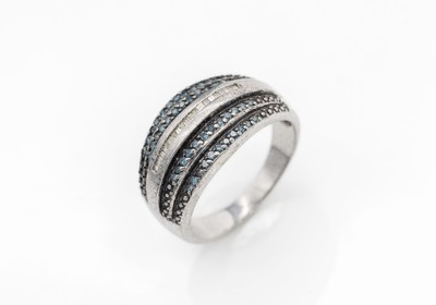Diamant-Ring, 925er Silber, 46 blaue 8/8 -Diamanten (beh.) und 20 Diamant-Carrees Weiß/p, total ca. 1.0 ct, RW 55, ca. 4.0 g