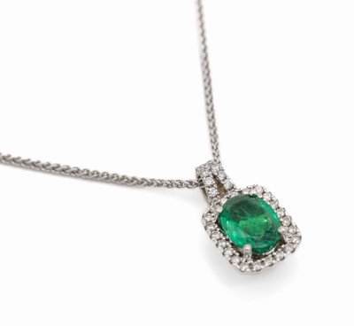 14 kt Gold Smaragd-Brillant-Anhänger, WG 585/000, mittig ovalfacett. Smaragd ca. 0.60 ct umgeben von 32 Brillanten zus. ca. 0.40 ct feines ...
