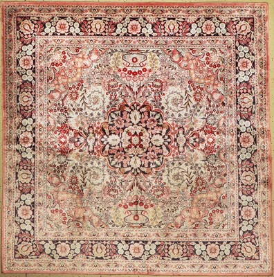 Hereke Seide, China, ca. 50 Jahre, reine Naturseide, ca. 200 x 200 cm, EHZ: 1-2