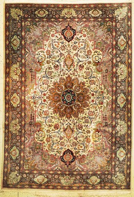 Täbriz fein(50 Raj), Persien, ca. 60 Jahre,Korkwolle, ca. 277 x 192 cm, EHZ: 2(Mottenfraßan dem Rändern & Fleckig).
