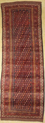 Alter Kordi Dorfteppich, Persien, um 1930/1940, Wolle auf Baumwolle, ca. 450 x 160 cm, EHZ: 3, (restauriert)