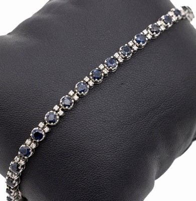 14 kt Gold Saphir-Brillant-Armband, WG 585/000 gepr., 26 rundfacett. Saphire zus. ca.8.50 ct, 52 Brillanten zus. ca. 0.52 ct Weiß/si-p, L. ca. 18.5 ...