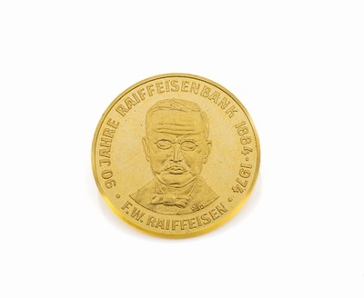 Goldmedaille, 90 Jahre Raiffeisenbank, GG 986/000, AV: 90 Jahre Raiffeisenbank 1884 -1974 und Portrait F.W. Raiffeisen, RV: 900 Jahre Heimerzheim ...