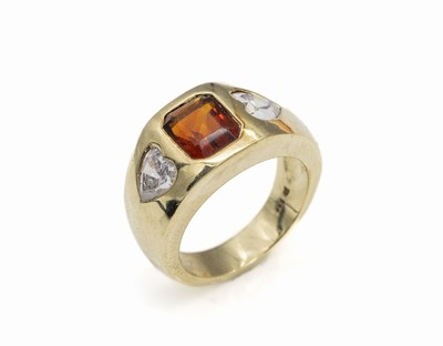 14 kt Gold Citrin-Ring, GG 585/000, mittig Citrin im Treppenschliff ca. 3.60 ct umgeben von 2 facett. Zirkonia-Herzen, RW 63, ca. 23.6 g