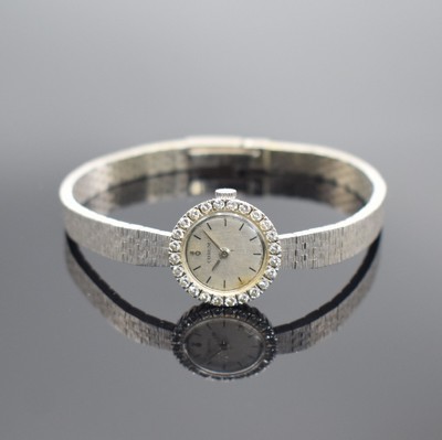 CORUM Damenarmbanduhr mit Diamantbesatz in WG 750/000, Schweiz um 1970, Handaufzug, Boden aufgedr., WG 750/000 Band, silb. Strukturzifferbl. m. silb. ...