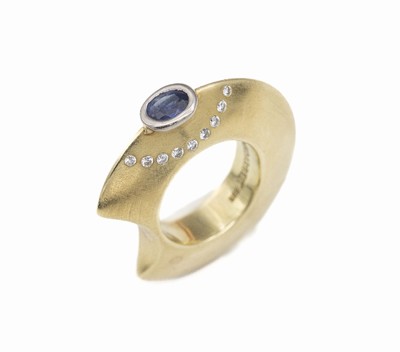 14 kt Gold Design Saphir-Brillant-Ring, GG/WG 585/000, außergewöhnliche Gestaltung, 18Brillanten zus. ca. 0.24 ct Weiß/vs-si, 1 in WG gefasster ...