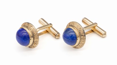 Paar 14 kt Gold Manschettenknöpfe, GG 585/000 gepr., wohl gefüllt, 2 Lapislazuli- cabochons, Fassung grav., total ca. 13.6 g