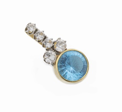 14 kt Gold Topas-Anhänger, GG 585/000, rundfacett. Blau-Topas (beh.) ca. 8.0 ct, 5 weiße Saphire zus. ca. 6.5 ct, Meistermarke unged., ca. 9.3 g