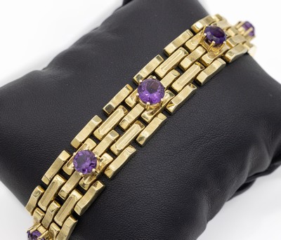 14 kt Gold Amethyst-Armband, GG 585/000, 7 rundfacett. Amethyste zus. ca. 14.0 ct, L. ca.19 cm, Kastenschloß mit Sicherheitsacht (1 Sicherheitsacht ...