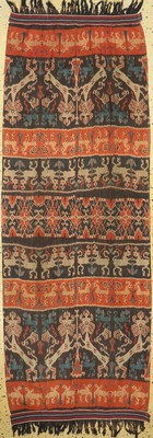 Sumba Ikat alt, Indonesien, um 1920, Baumwolle, ca. 235 x 90 cm, EHZ: 1-2(2 Bahnig)