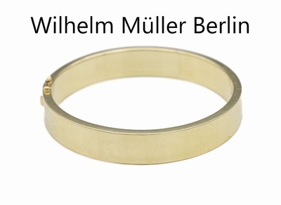 14 kt Gold Armreif, GG 585/000 gefüllt, schlichtes Design, D. ca. 6.3 x 5.7 cm, Klappscharnier, Kastenschloß mit Sicherheitsacht, Hersteller ...