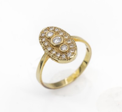 14 kt Gold Diamant-Ring, GG 585/000, ovalerRingkopf mit 3 Brillanten und 16 8/8-Diamantenzus. ca. 0.27 ct Weiß/si, RW 54, ca. 2.9 g, Reinigung ...