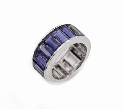 18 kt Gold Iolith-Ring, WG 750/000, 10 Iolith-Baguettes zus. ca. 7.32 ct, RW 54, ca. 9.7 g, Meistermarke DGR ungedeutet