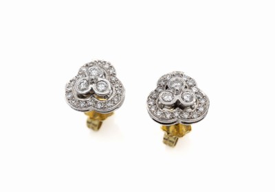 Paar 18 kt Gold Diamant-Ohrstecker, GG/WG 750/000, abstrakte Blütenform, z.T. in WG gearbeitet, Brillanten zus. ca. 1.10 ct Weiß/si, auf 2 Ebenen ...
