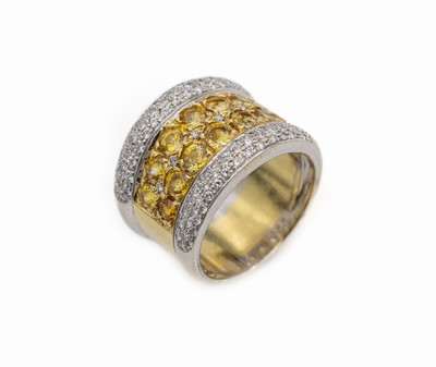 18 kt Gold Saphir-Brillant-Ring, GG/WG 750/000, 14 gelbe Saphire (beh.) in GG gefasstzus. ca. 4.0 ct, umgeben von Brillanten zus. 0.70 ct Weiß/si, ...