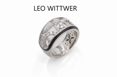 18 kt Gold LEO WITTWER Email-Brillant-Ring, WG 750/000, Oberfläche sat., mit schwarzem Mattemail, durchbrochen gearbeitet, Brillanten zus. ca. 0.75 ...