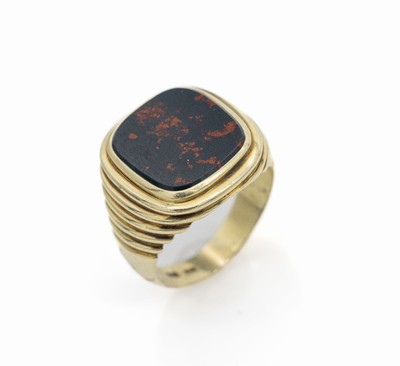 14 kt Gold Jaspis-Ring, GG 585/000, ungrav.Jaspisplatte, Ringschiene getreppt, ca. 11.5 g, RW 63
