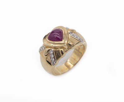 14 kt Gold Rubin-Brillant-Ring, GG 750/000,herzförmiger Rubincabochon ca. 1.2 ct, Brillanten zus. ca. 0.17 ct Weiß/si, RW 53, ca9.4 g
