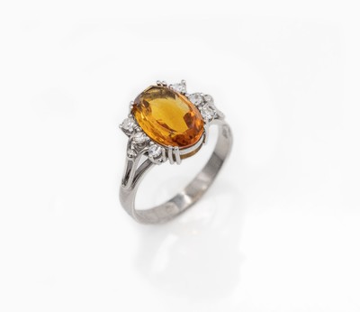 14 kt Gold Topas-Diamant-Ring, WG 585/000, ovalfacett. Goldtopas ca. 6.0 ct, 6 8/8-Diamanten zus. ca. 0.12 ct Weiß/si, total ca. 4.6 g, RW 58