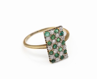 18 kt Gold Tsavorith-Brillant-Ring, GG 750/000, rundfacett. Tsavorithe zus. ca. 0.50 ct, Altschliff-Diamanten zus. ca. 0.50 ct Weiß/si-p, RW 63, ...