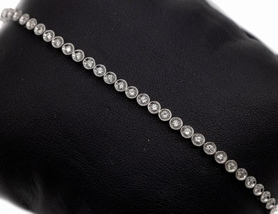18 kt Gold Brillant-Linienarmband, WG 750/000, Brillanten zus. ca. 1.60 ct Weiß/si, L. ca. 19 cm, ca. 11.7 g, Kastenschloß mit Sicherheitsacht