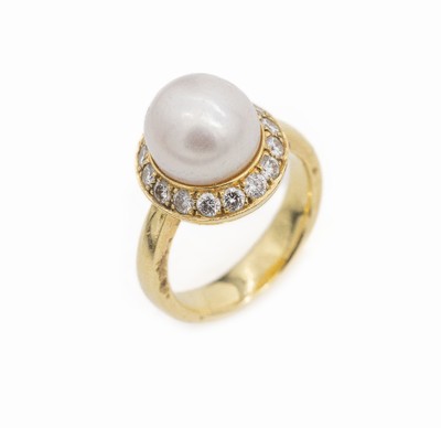 18 kt Gold Perl-Brillant-Ring, GG 750/000, weiße Zuchtperle D ca. 11 mm, umgeben von Brillanten zus. ca. 0.80 ct Weiß/si, total ca. 12.6 g, RW 58