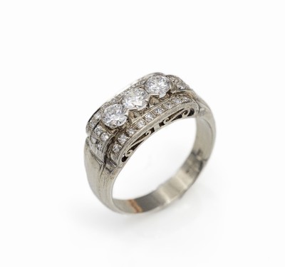 14 kt Gold Diamant-Ring, WG 585/000, 3 Brillanten und 26 8/8-Diamanten zus. ca. 0.93 ct Weiß/si, ca. 6.0 g, RW 56