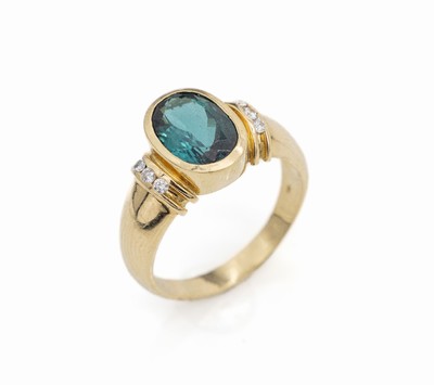 18 kt Gold Turmalin-Diamant-Ring, GG 750/000, ovalfacett. Turmalin von intensiver Farbe ca. 5.0 ct, 6 Brillanten zus. ca. 0.19 ct Weiß/si, total ...