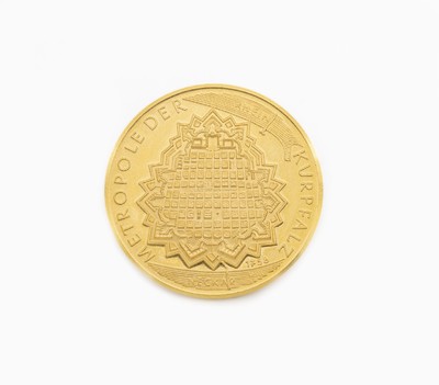 Goldmedaille "Metropole der Kurpfalz", GG 986/000, Vorderseite Quadrate von Mannheim mit Rhein und Neckar, rücks. Wappen der Kurpfalz und ...