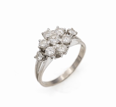 18 kt Gold Brillant-Ring, WG 750/000, 9 Brillanten zus. ca. 1.08 ct (grav.) Weiß-l.get.Weiß/p, ca. 4.1 g, RW 56