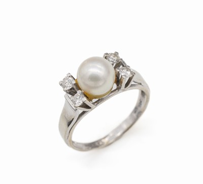 14 kt Gold Brillant-Perl-Ring, WG 585/000, cremefarb. Zuchtperle D. ca. 7.5 mm, 4 Brillanten zus. ca. 0.28 ct Weiß/si, RW 56, ca. 3.6 g