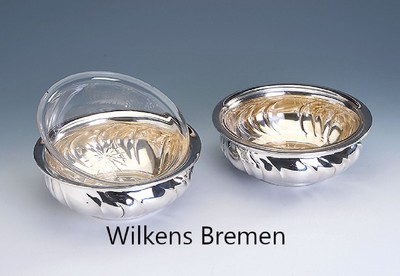 Anbietschalenpaar mit Glaseinsätzen, 800er Silber, Wilkens Bremen, barockisierend, 1930er Jahre, Orig.-Glaseinsätze mit Sternschliff (beide am ...