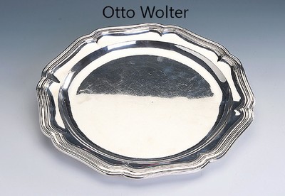 Großer runder Anbietteller, 800er Silber, deutsch, wohl Otto Wolter, um 1910, barockisierend, D ca. 32 cm, ca. 775 g
