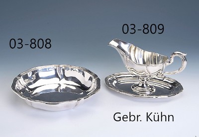 Sauciere, deutsch, 800er Silber , 1930er Jahre, Gebr. Kühn, Schwäbisch-Gmünd, barockisierend, Sauciere mit Unterteller verschraubt, ca. 14 x 24 x ...