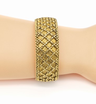 14 kt Gold Armband, GG 585/000, z.T mattiert mit Gittermuster, B. ca. 2.4 cm, L. ca. 19.8 cm, Kastenschloß mit doppelter Sicherheitsacht, ca. 67.5 g