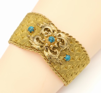 18 kt Gold Türkis-Armband, GG 750/000, ausgefallen, aufgelegtes Goldelement mit 3 Türkiscabochons, Kordelrand, rs. min. besch., L. ca. 18 cm, ...