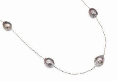 Collier mit Tahitizuchtperlen, 9 barocke Tahitizuchtperlen D. ca. 8 - 9.5 mm, satinierte Silberkette, Karabinerschließe, L. ca. 88 cm