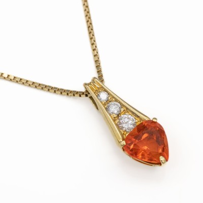 18 kt Gold Feueropal-Diamant-Anhänger, GG 750/000, facett. Feueropal ca. 1.80 ct, 3 Diamanten zus. ca. 0.20 ct feines Weiß-Weiß/si, an Kette GG ...