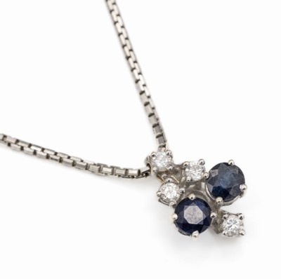 18 kt Gold Saphir-Diamant-Anhänger, WG 750/000, besetzt mit 2 rundfacett. Saphiren zus. ca. 0.5 ct, 4 kl. Diamanten zus. ca. 0.14ct Weiß/si, an ...